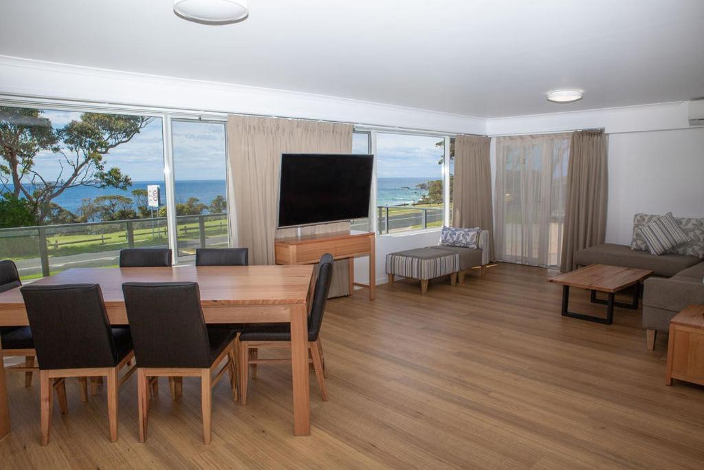 Amooran Oceanside Apartments And Motel Narooma Exterior photo