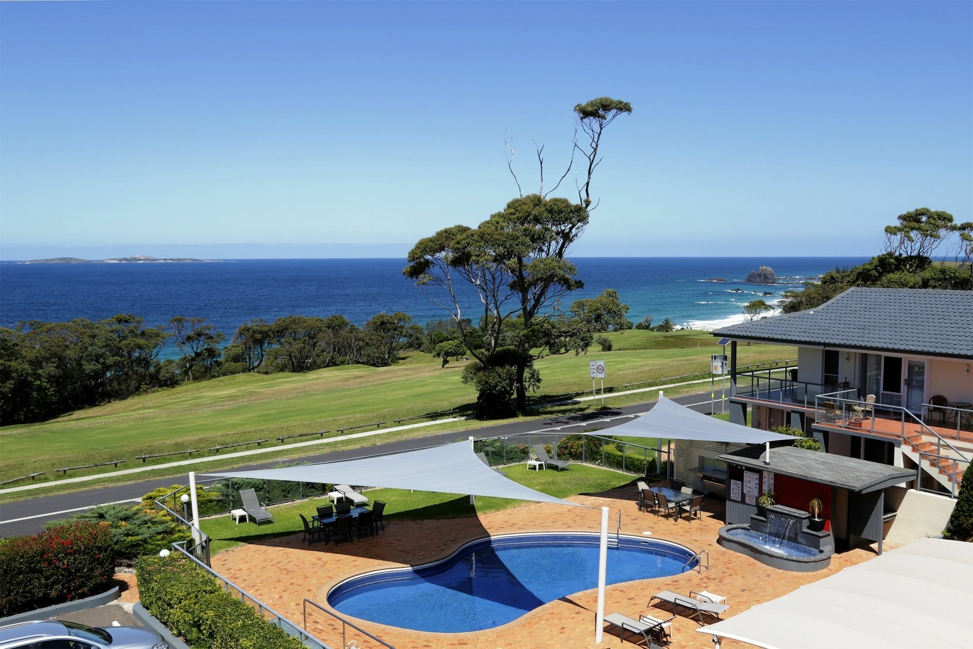 Amooran Oceanside Apartments And Motel Narooma Exterior photo