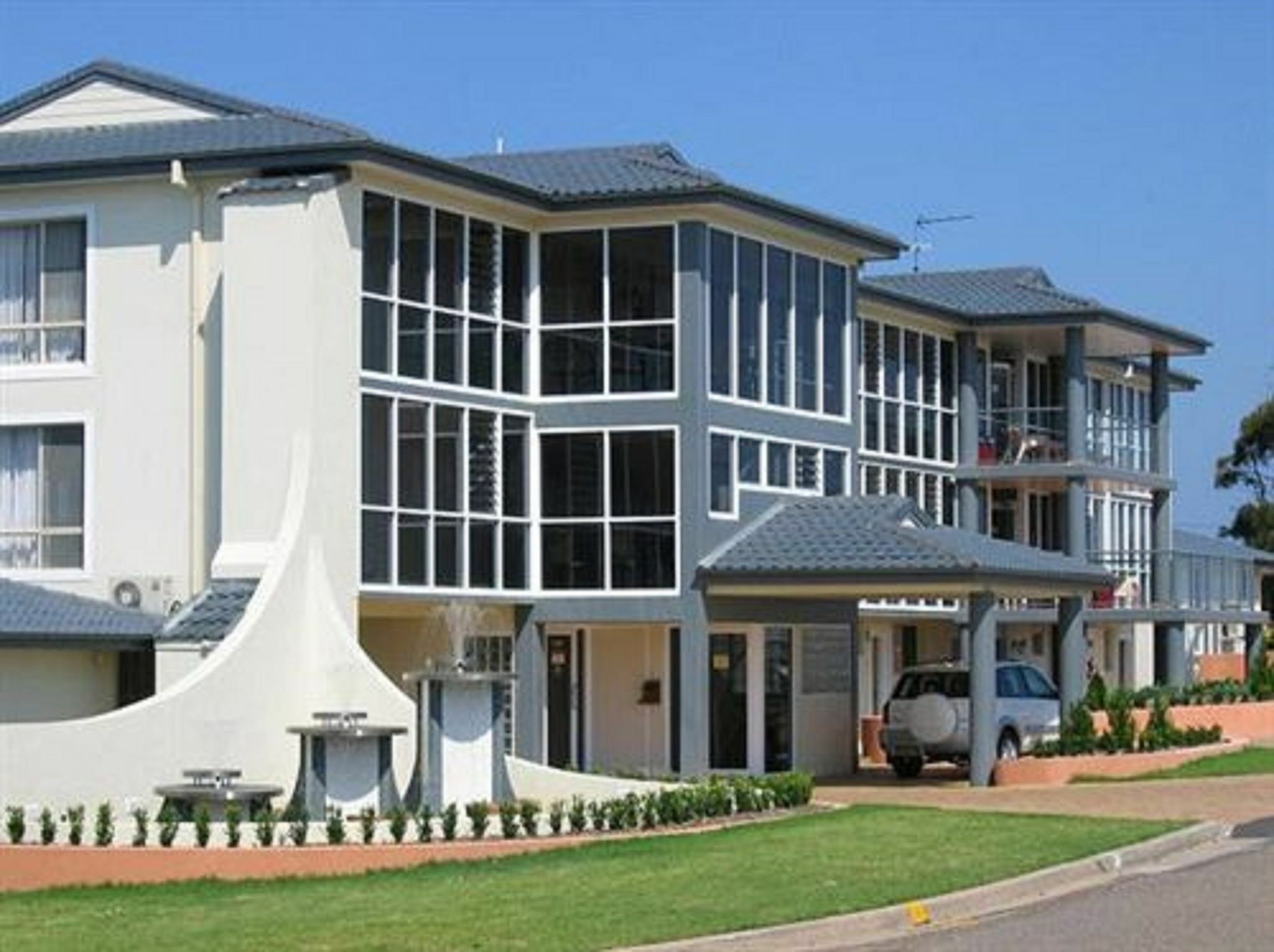 Amooran Oceanside Apartments And Motel Narooma Exterior photo